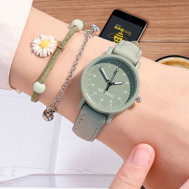 YIKAZE Women's Watch PU Leather Strap Women Quartz Watches Waterproof Round Dial
