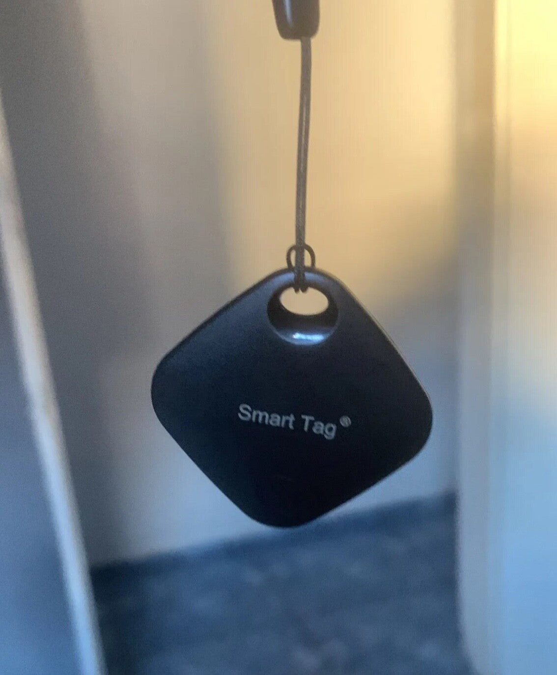 Bluetooth GPS Tracker for iPhone - Find My App Compatible Keytag ; Black