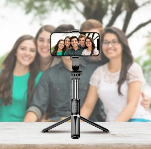 Q02 Selfie Stick, Foldable Tripod, Live Broadcast - NEW