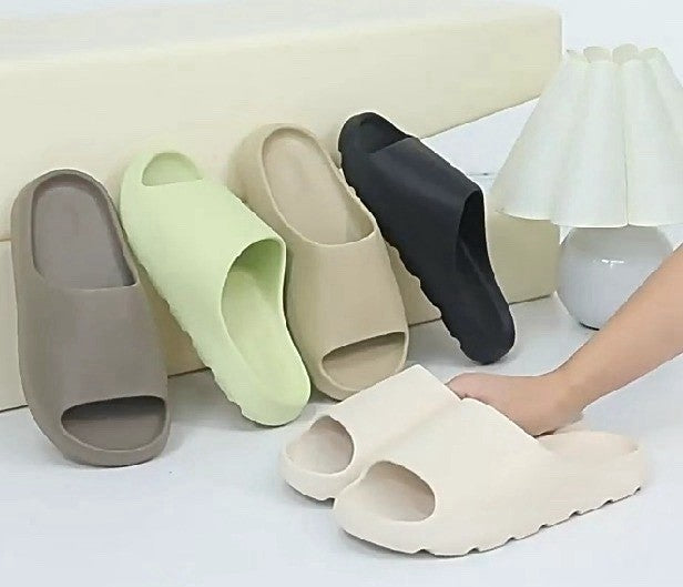 Cozy Cloud Slides for Men & Women – Comfy EVA Slippers for Shower, Home & Travel